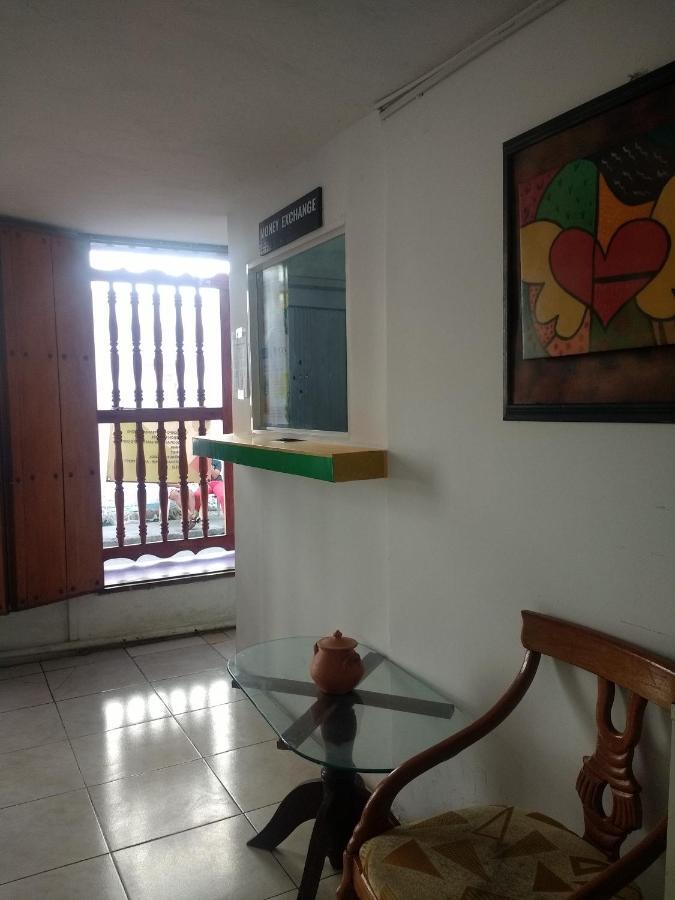Hostal Fareb Cartagena Exteriör bild